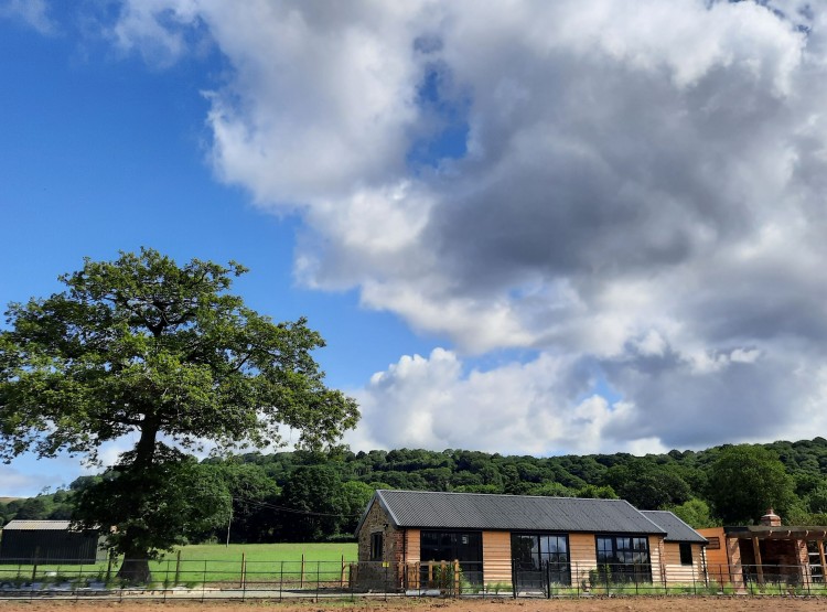 Field Barn Near Hereford With Parking, Garden And A Private Steam Room!
