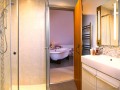En-suite bathroom to main bedr